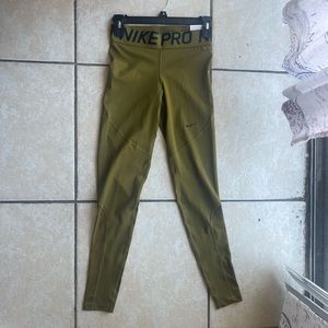 Nike Pro Athletic Workout Leggings